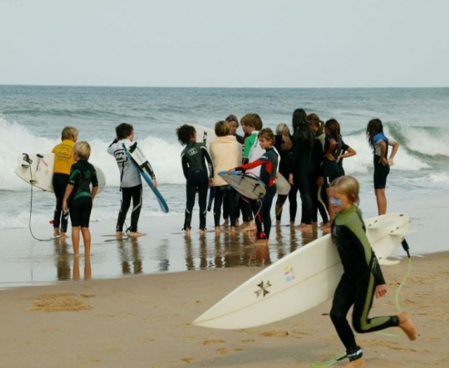  Descubrimiento del surf para niños en Gironda 